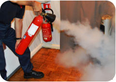 MANIPULATION EXTINCTEURS AVEC FEU - MATERIEL SECURITE INCENDIE - MAINTENANCES - DIAGNOSTICS COPROPRIETE �SIP CONCEPT IMAGES-PHOTOS SOUMISES AUX DROITS D'AUTEUR COPYRIGHT�